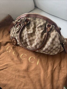 Authentic Gucci Brown GG Canvas Top-Handle Shoulder Bag with strip